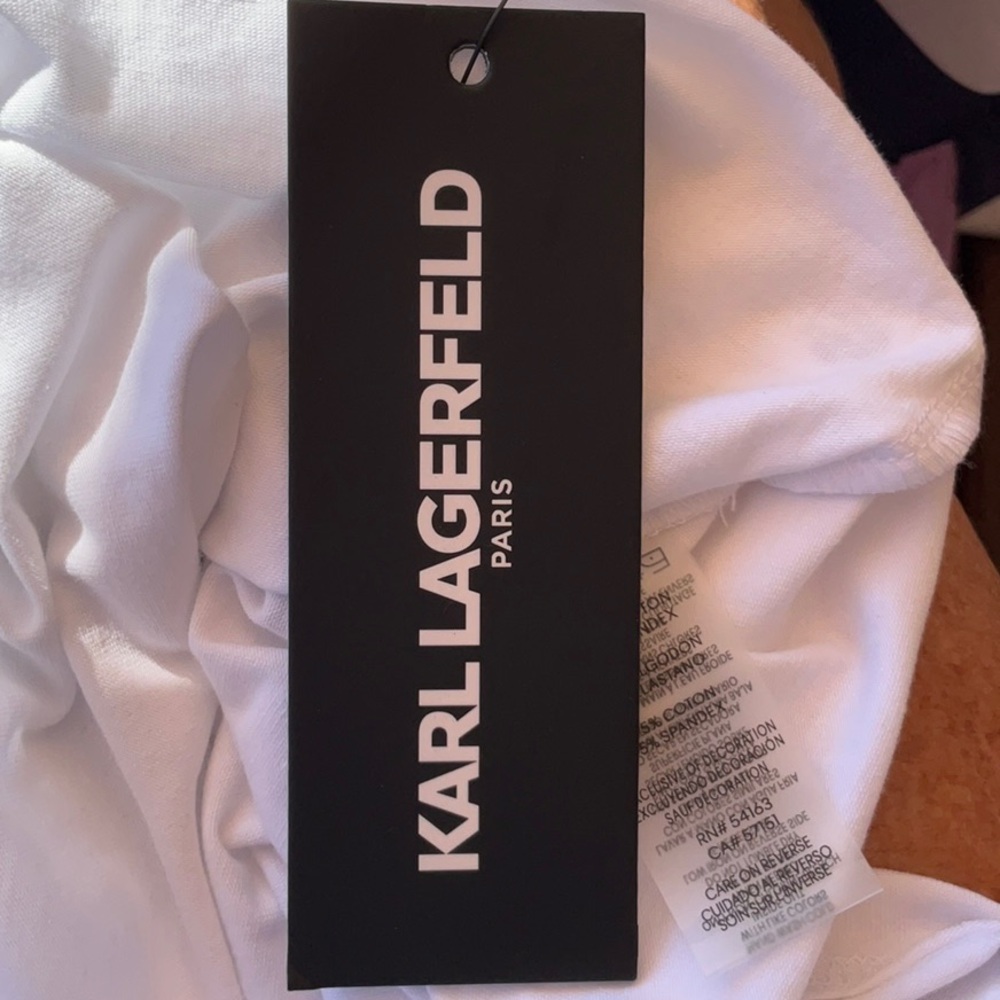 Karl Lagerfeld large white tshirt with man sewn on front - Picture 8 of 8